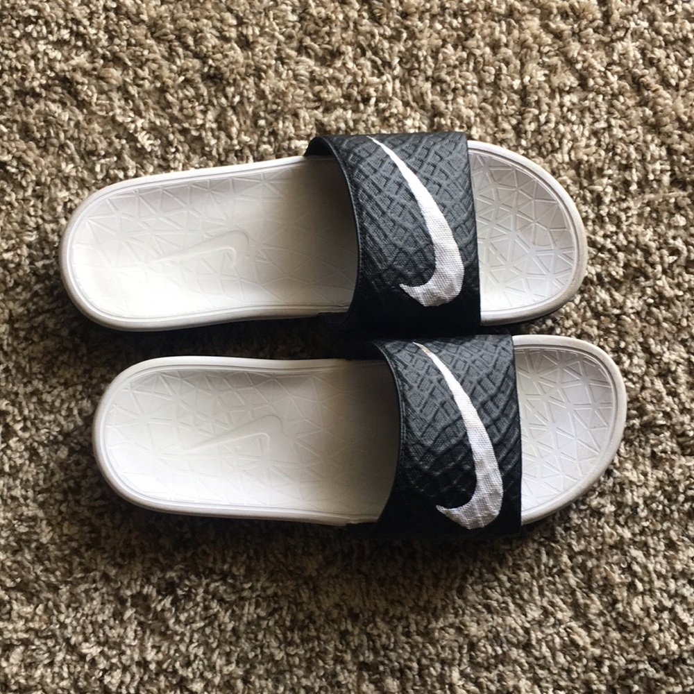 Nike Benassi Slides